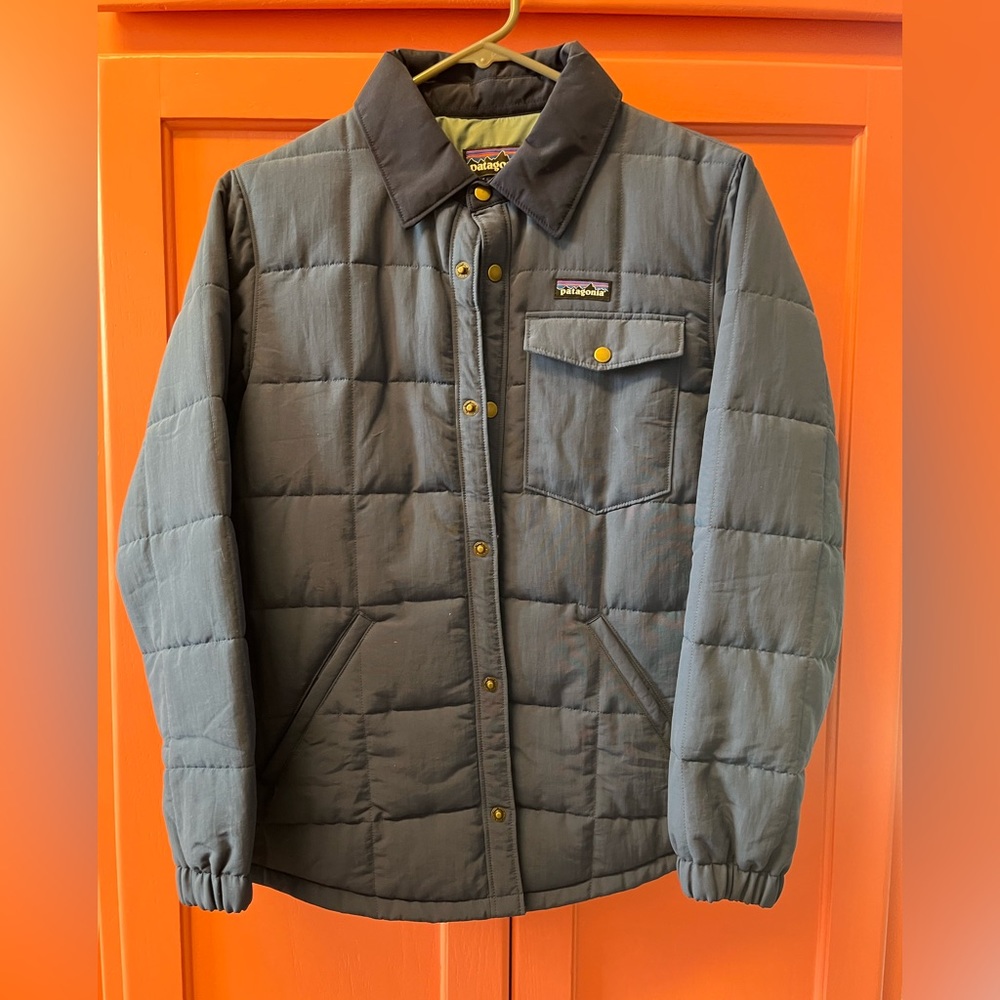 Patagonia Quilted blue navy DWR Boys Shacket quilted button up  NWT never worn!